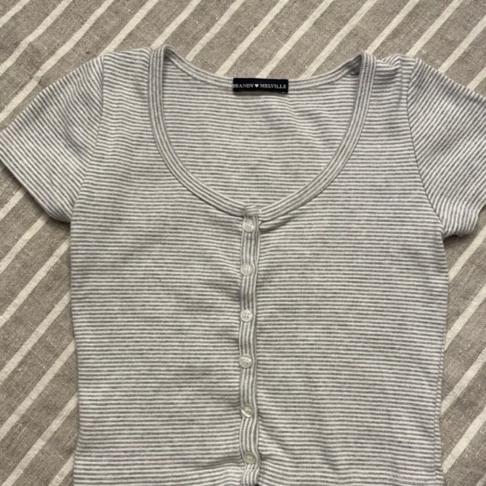 heavyweight knit grey/white Brandy Melville shirt